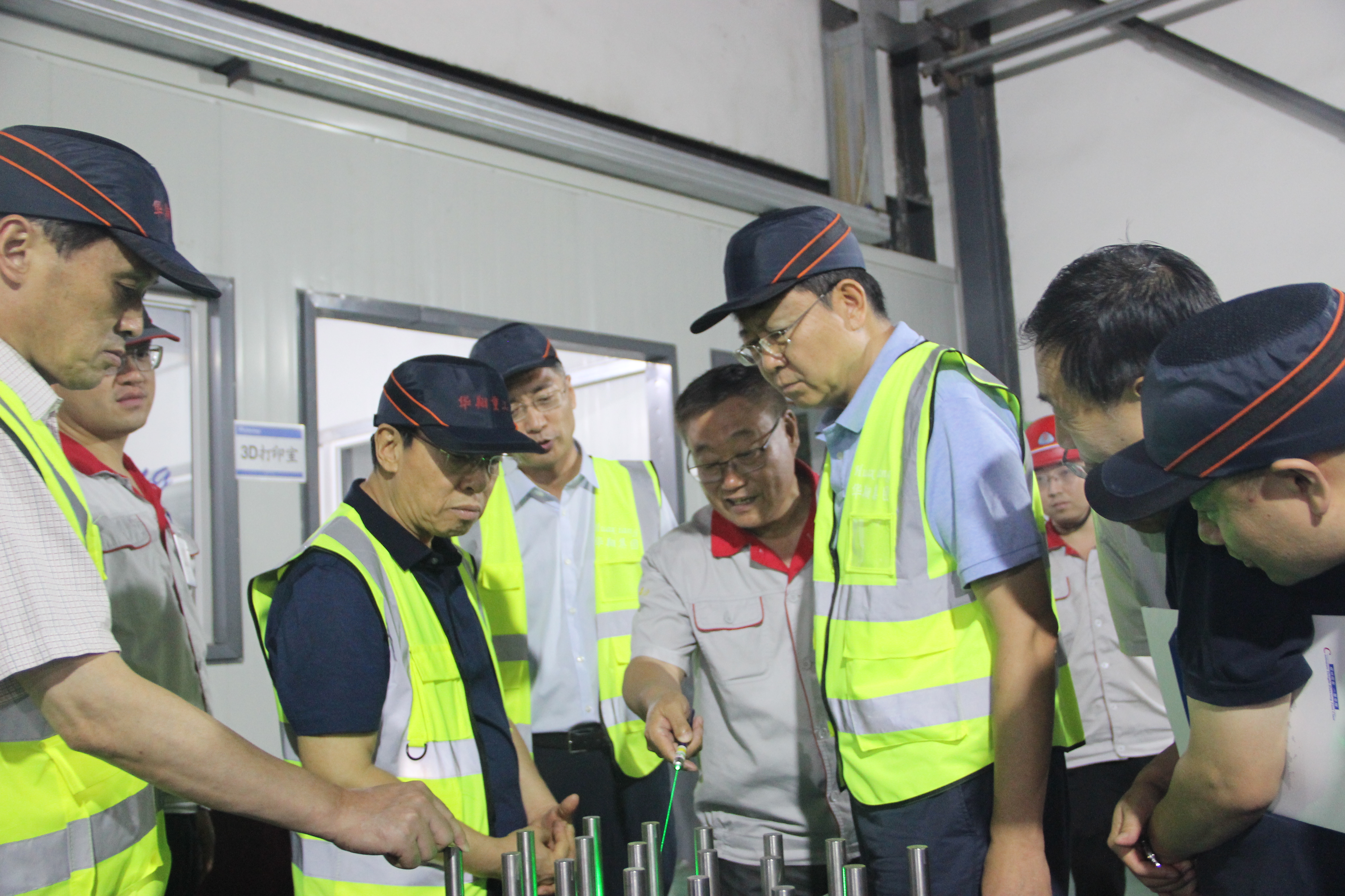山西省人民政府原副省長(zhǎng)、中國(guó)生產(chǎn)力學(xué)會(huì)會(huì)長(zhǎng)、山西省資源型經(jīng)濟(jì)轉(zhuǎn)型促進(jìn)會(huì)總顧問(wèn)牛仁亮一行蒞臨我司調(diào)研