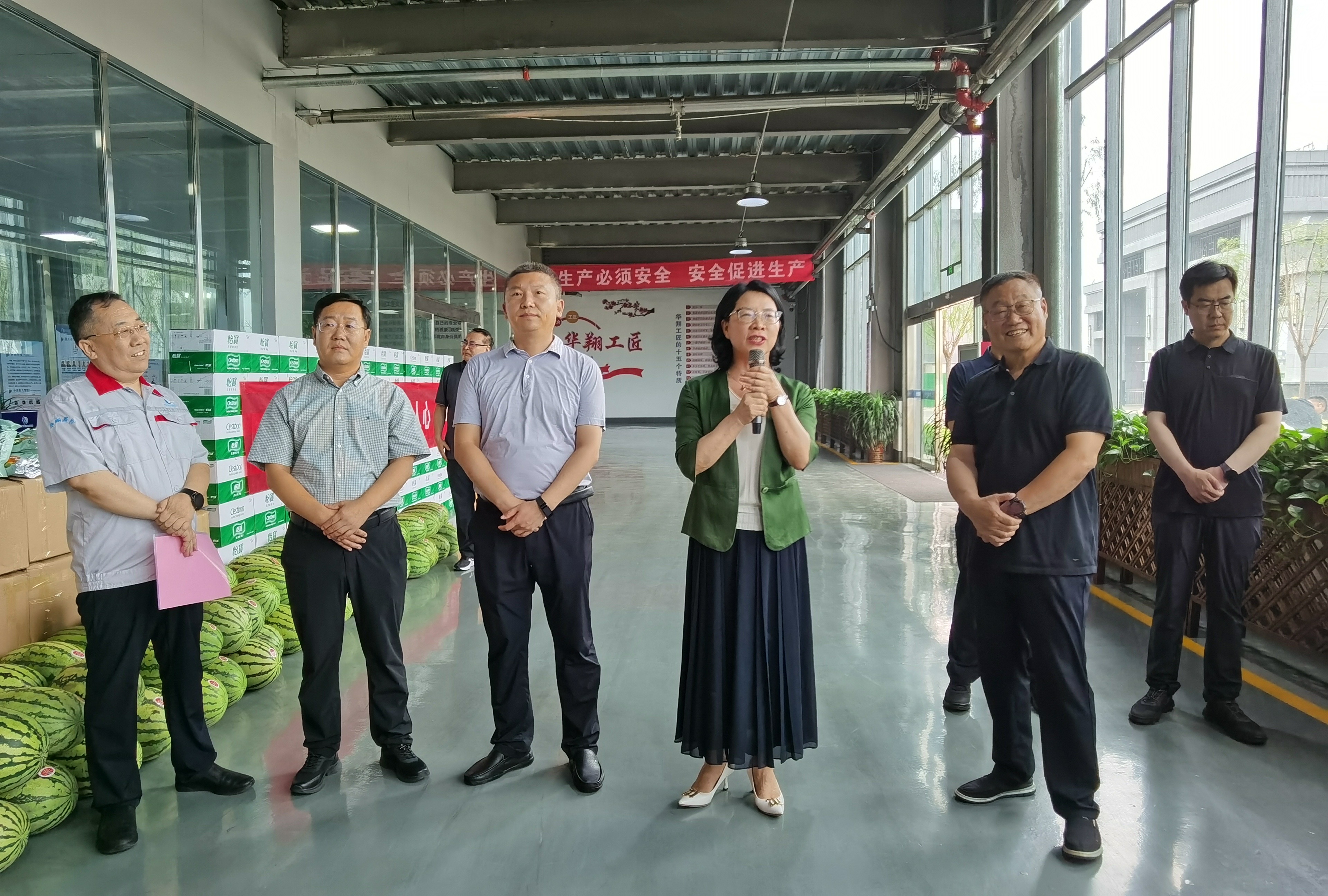 清涼慰問暖人心、凝心聚力鼓干勁